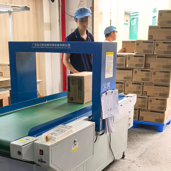 连新大包装检针机全自动——玩具制造车间，儿童安全的“铁面判官”